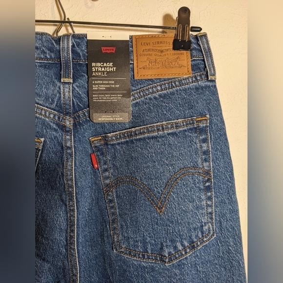 Levi's® Premium Ribcage Straight Ankle jeans - Picture 8 of 12